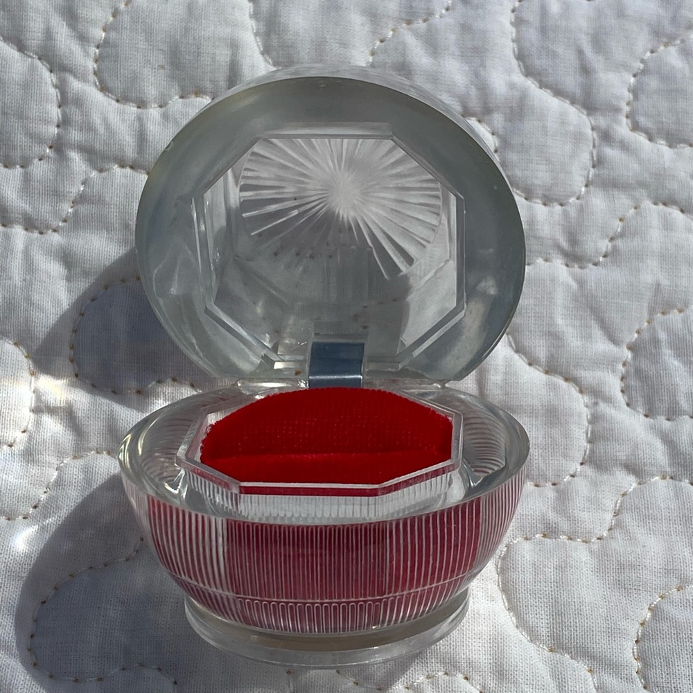 5/$20⭐️Ring box - Picture 2 of 5